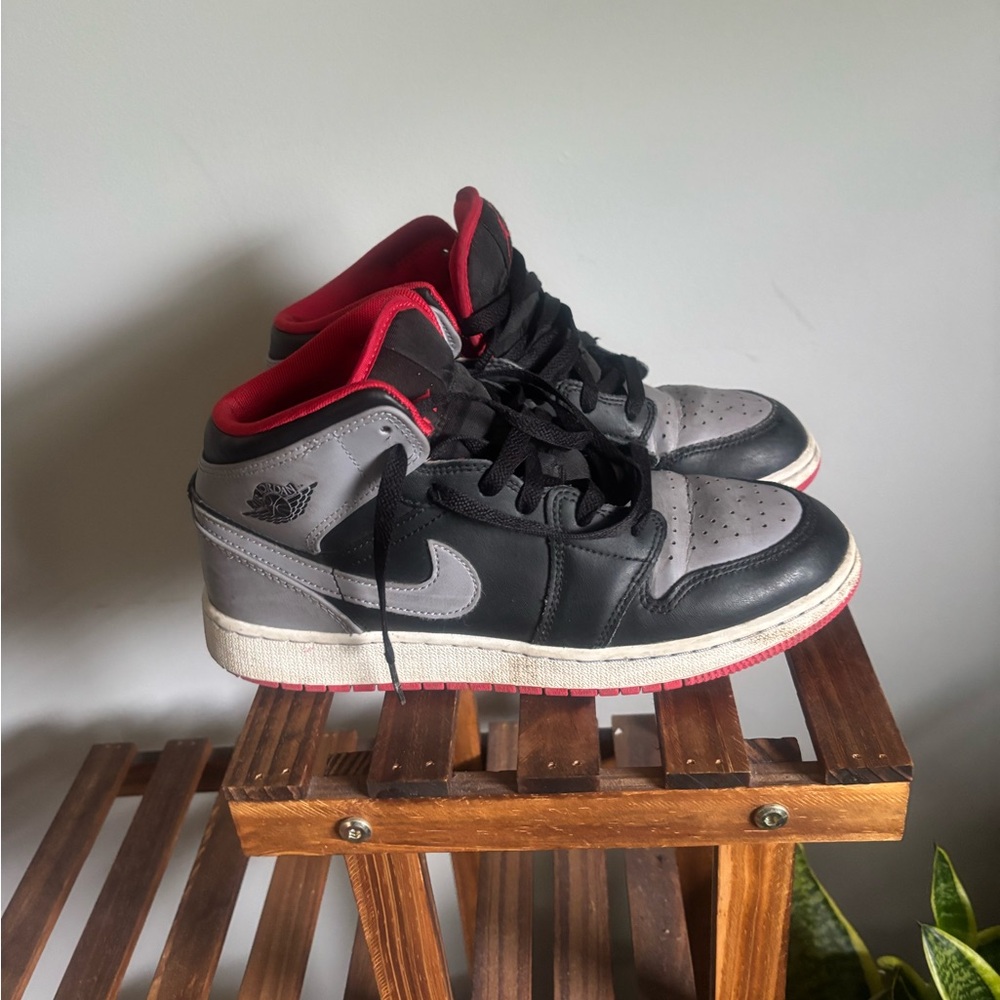 Nike Jordans Stylish Black and Gray Sneakers